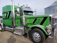 63" Peterbilt 389 Black and White Flying Scallop Stripe Kit